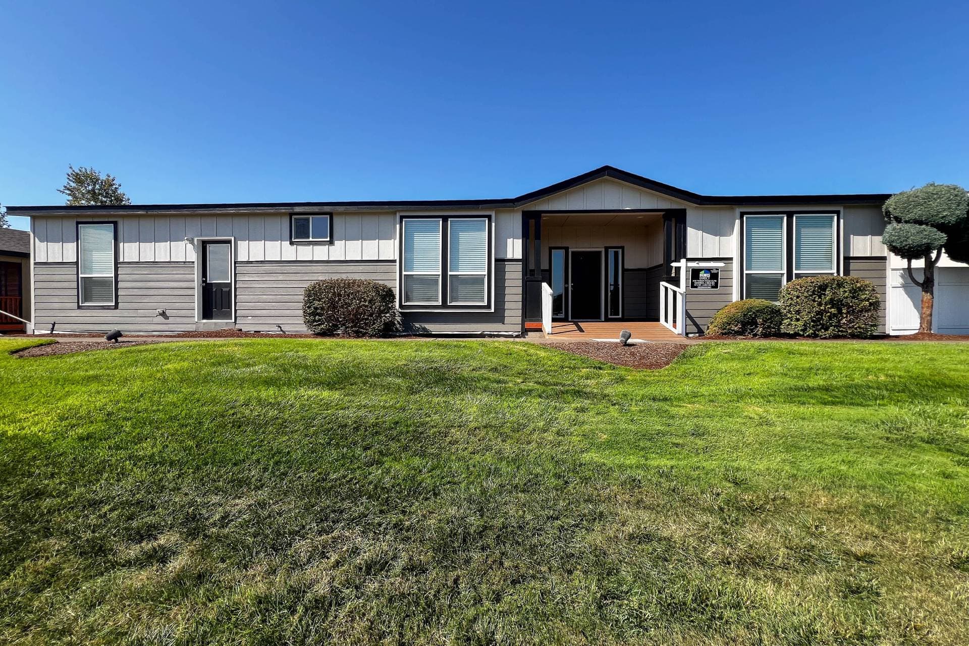 Timber ridge elite elevation and exterior home features