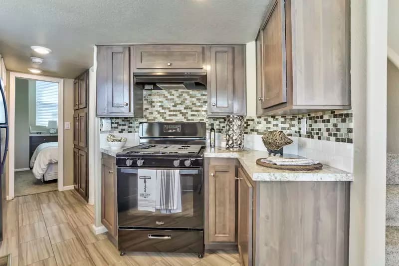 Bluewater kitchen home features