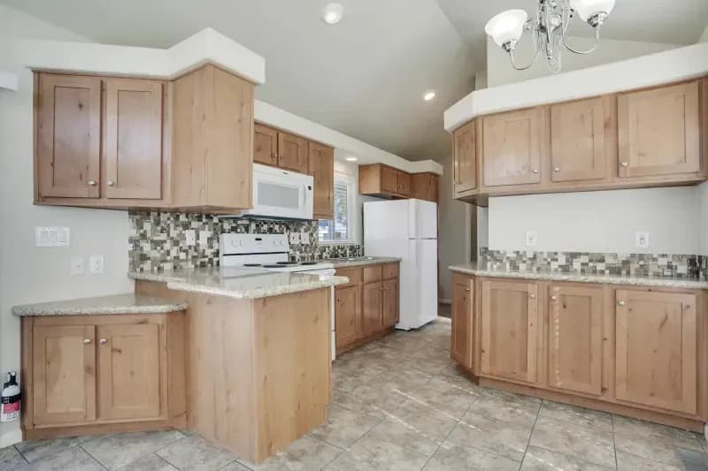 Mcnary kitchen home features