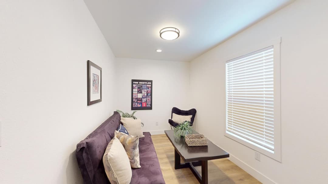 Born to run bedroom home features