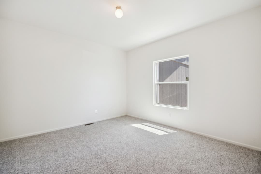 Cs2852e bedroom home features