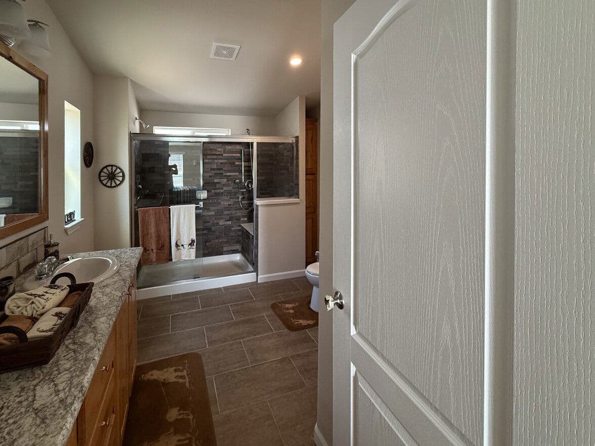 400 bathroom home features