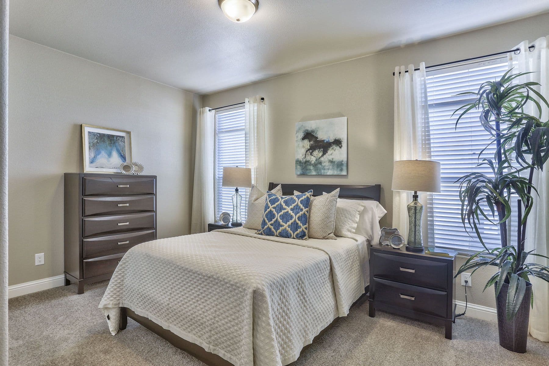 Citrus bedroom home features