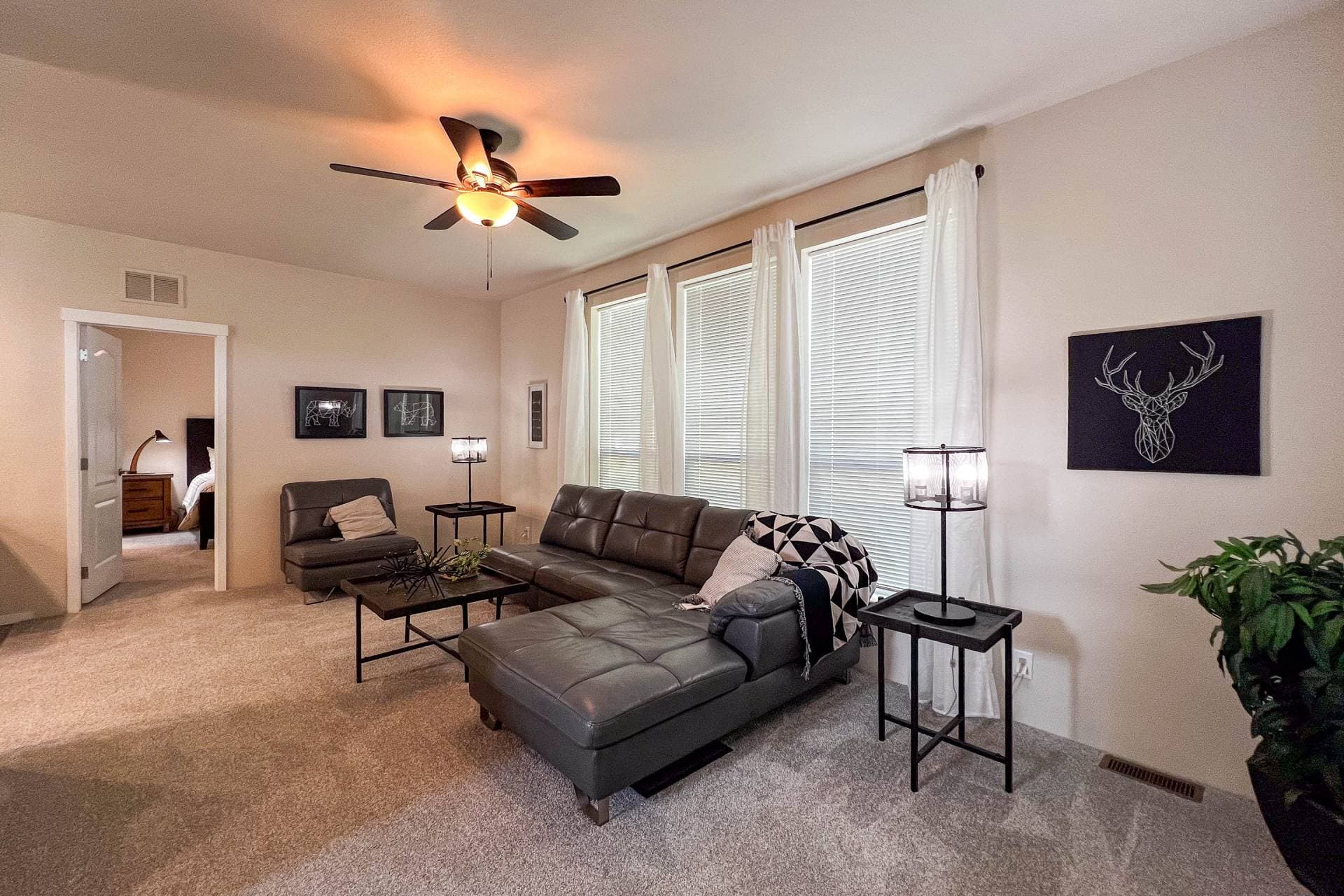 Coho 24402a interior home features