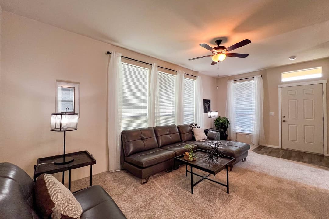 Coho 24402a interior home features