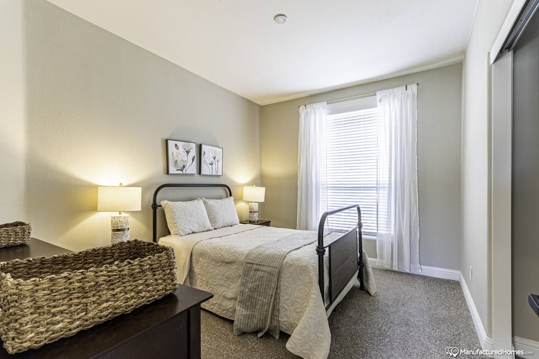 Hd2846b bedroom home features