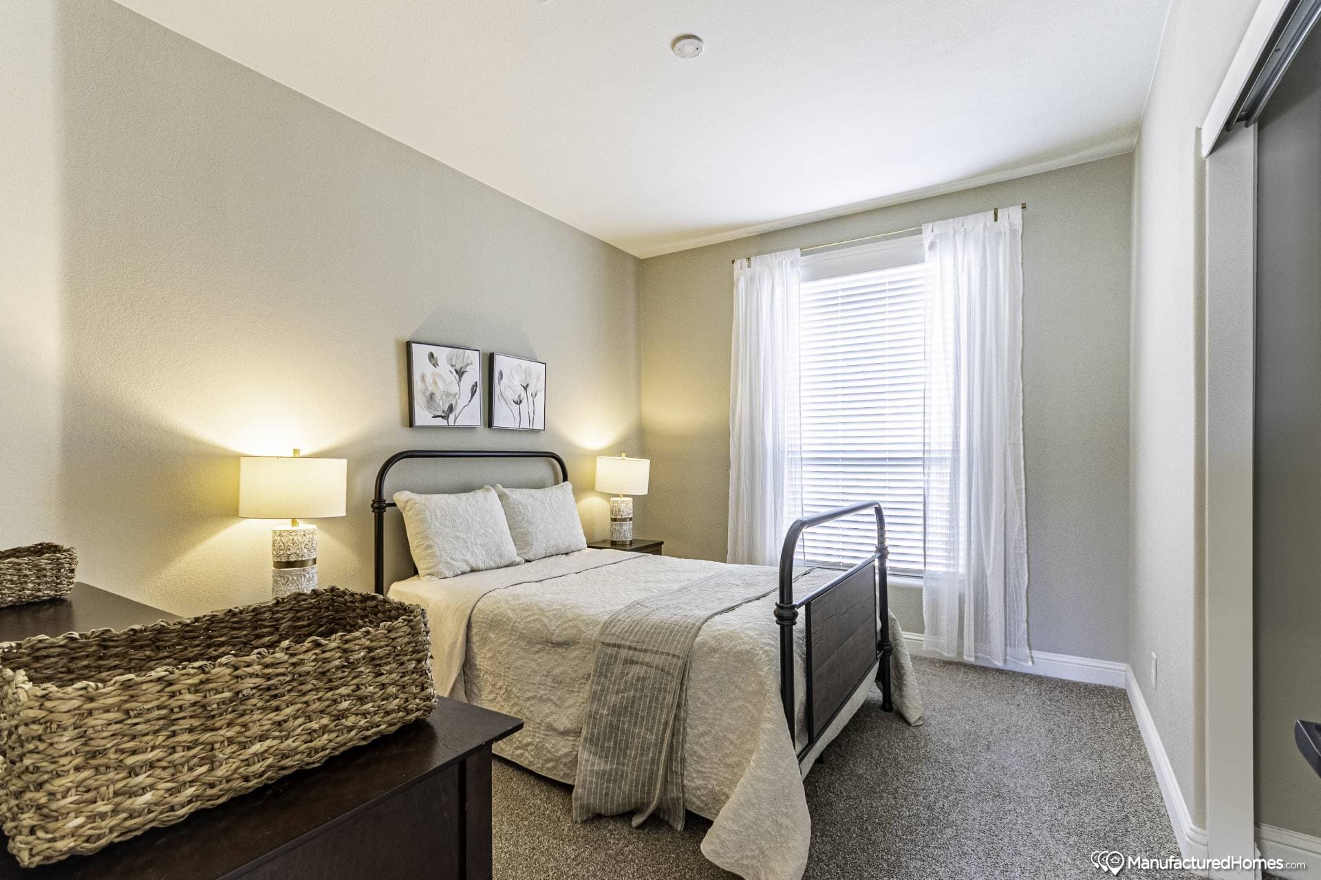 Hd2846b bedroom home features