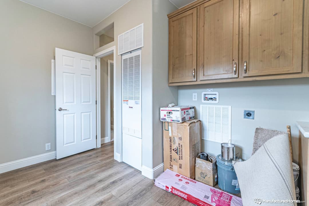 Mountain ridge 28603b interior home features