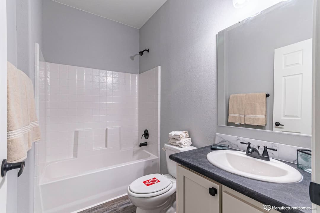 Hd3271a bathroom home features