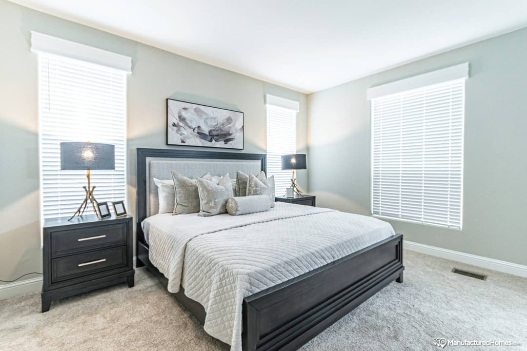 Mountain ridge 28603b bedroom home features