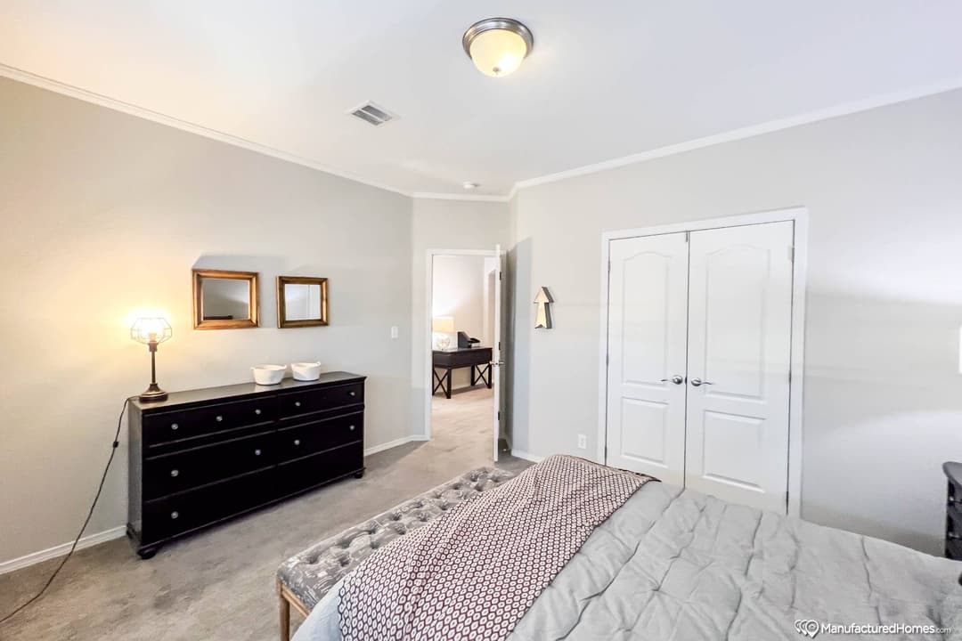 K3070a bedroom home features