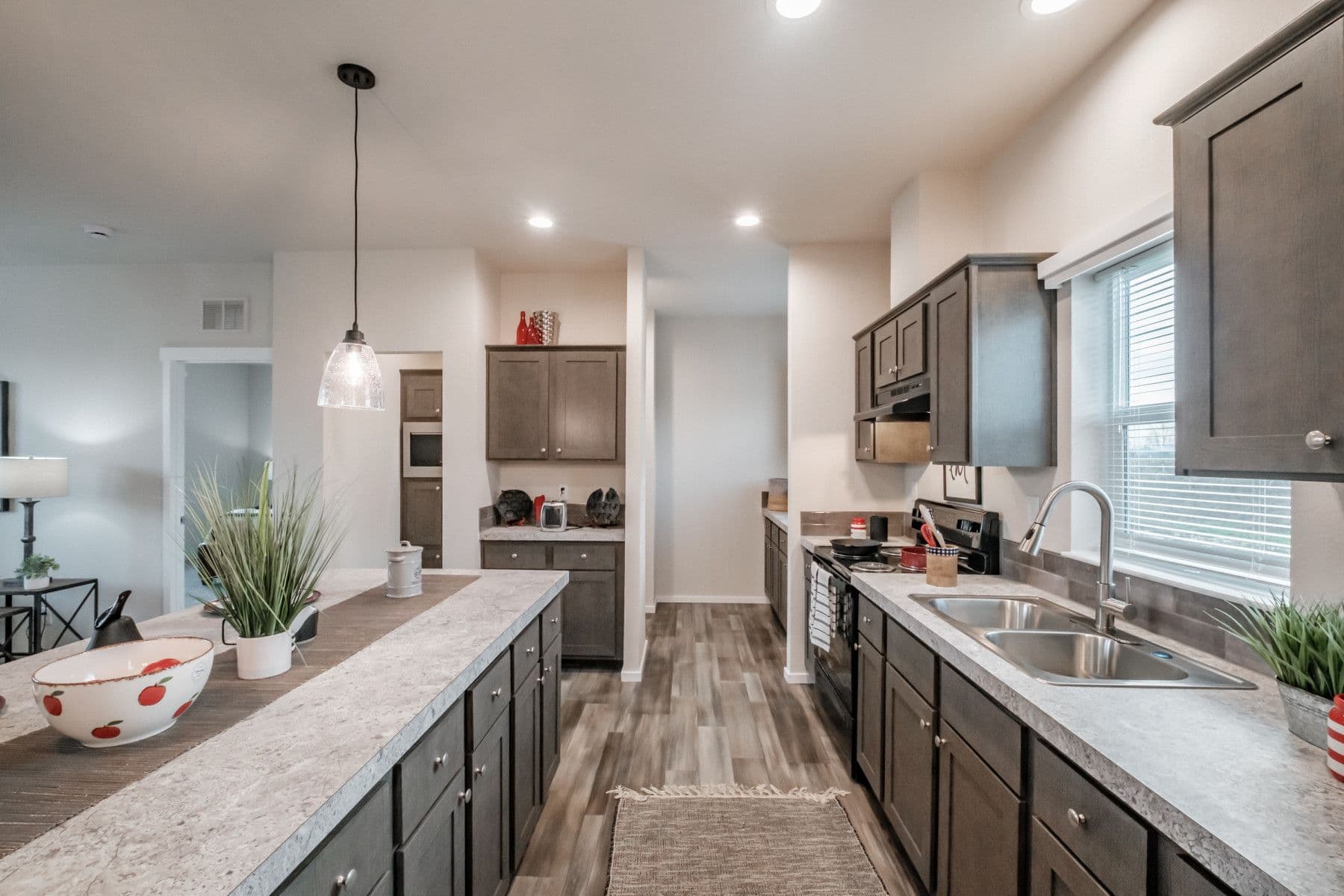 Canyon kitchen home features
