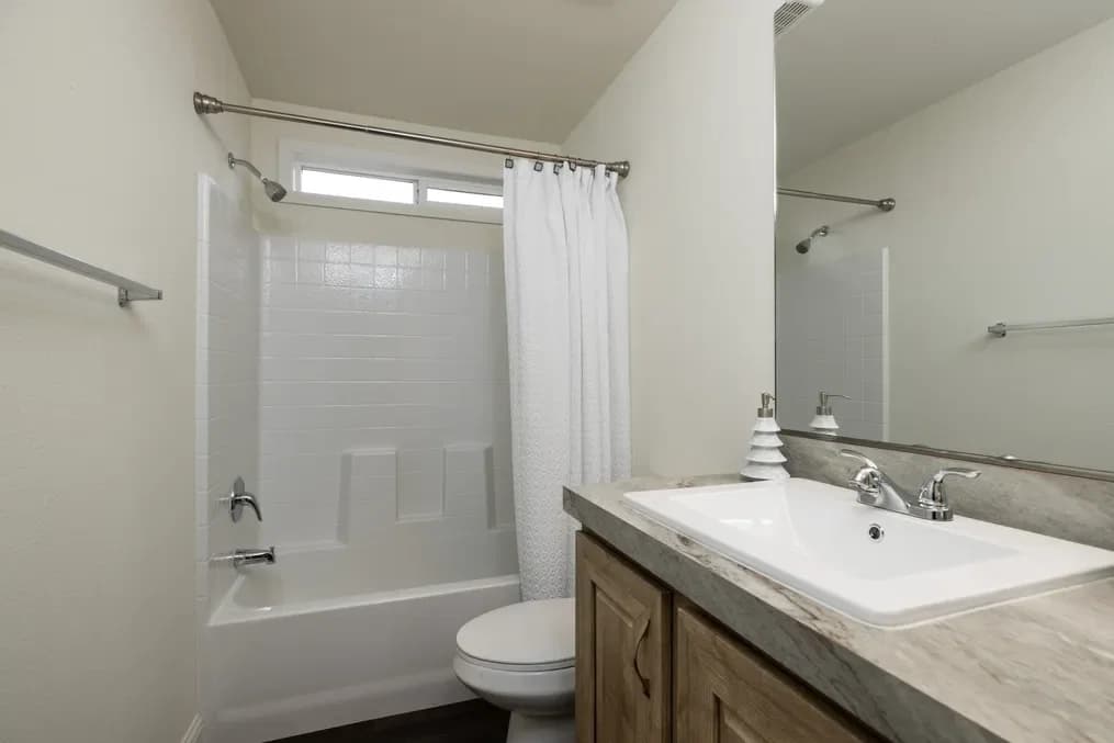 Fairpoint 20382b interior and bathroom home features