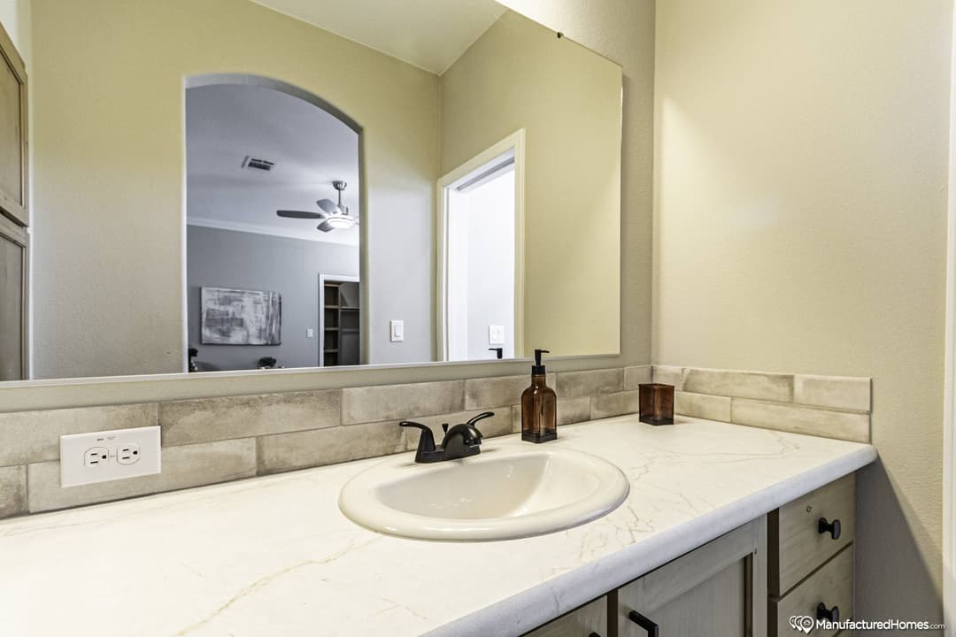 Hd2846b bathroom home features
