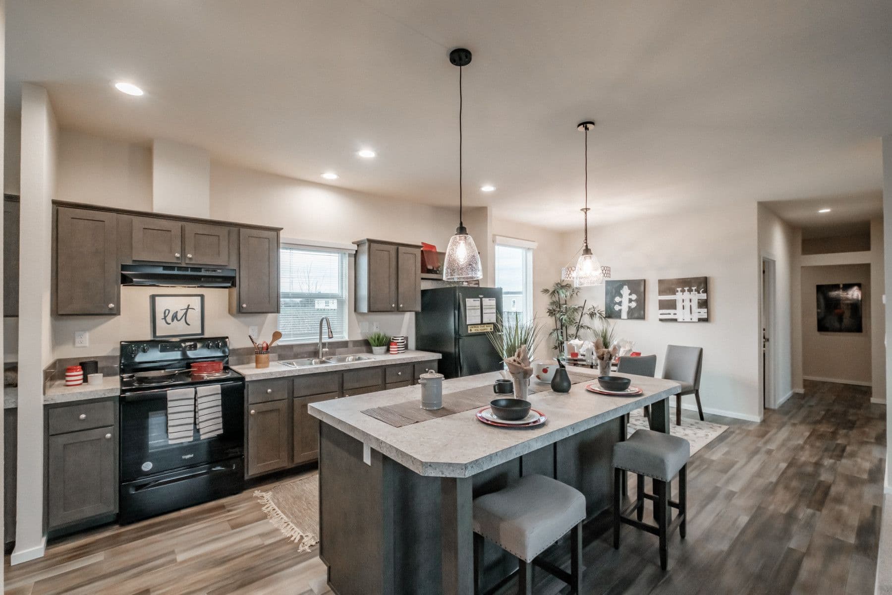 Canyon interior home features