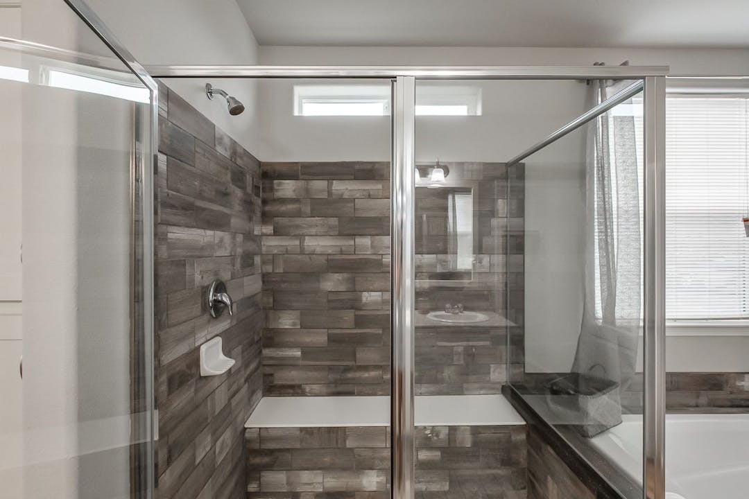 Diamond peak bathroom home features