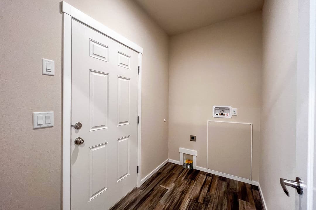 Coho 24402a interior home features