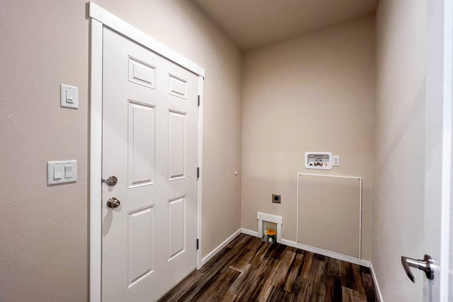 Coho 24402a interior home features