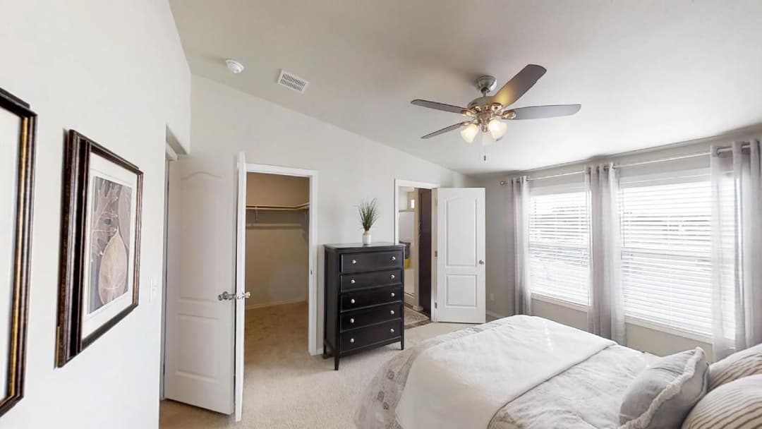 Rc3037a bedroom home features