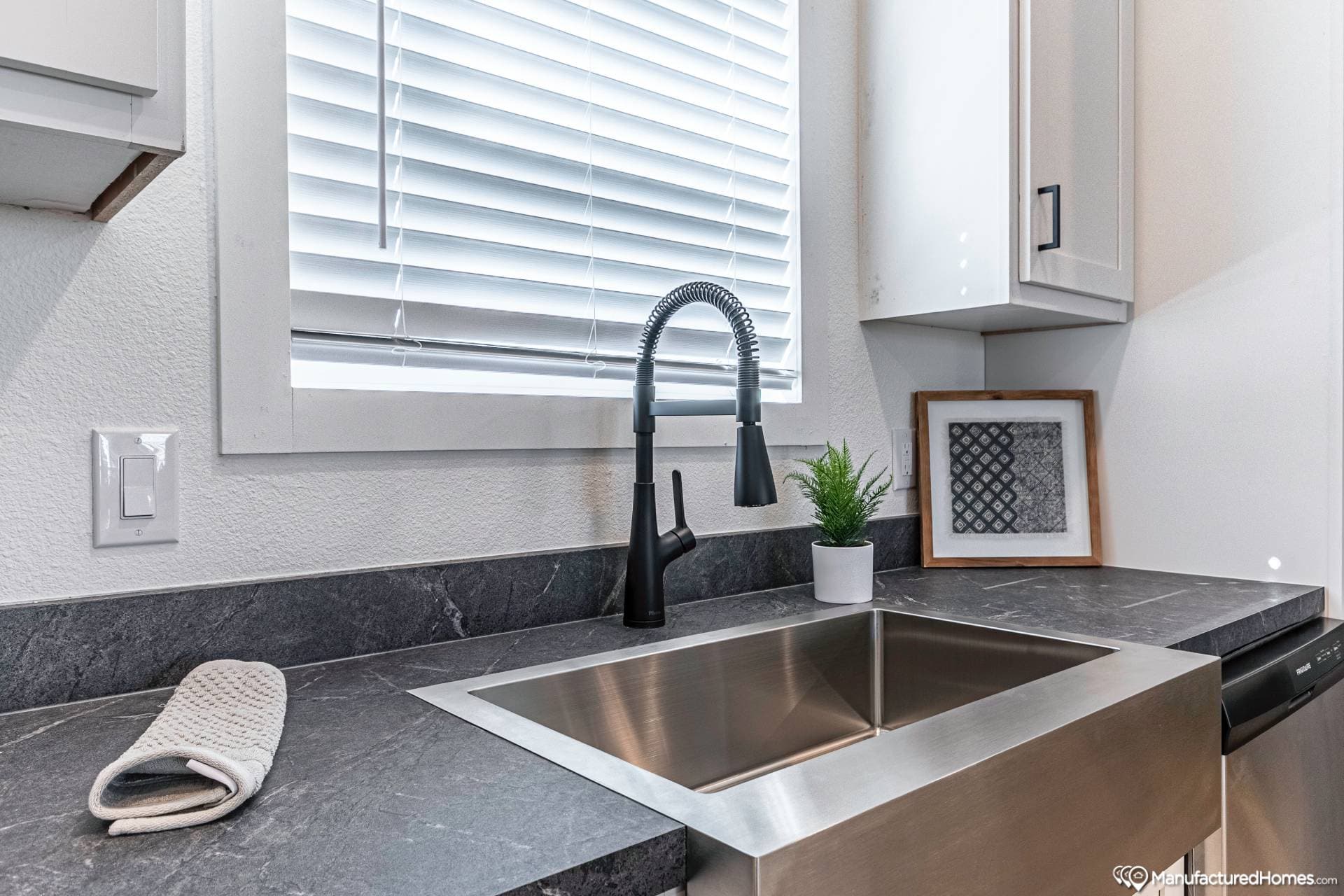Miles plus kitchen home features