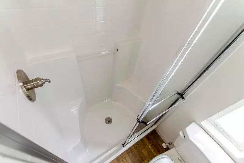 Aps-509 bathroom home features