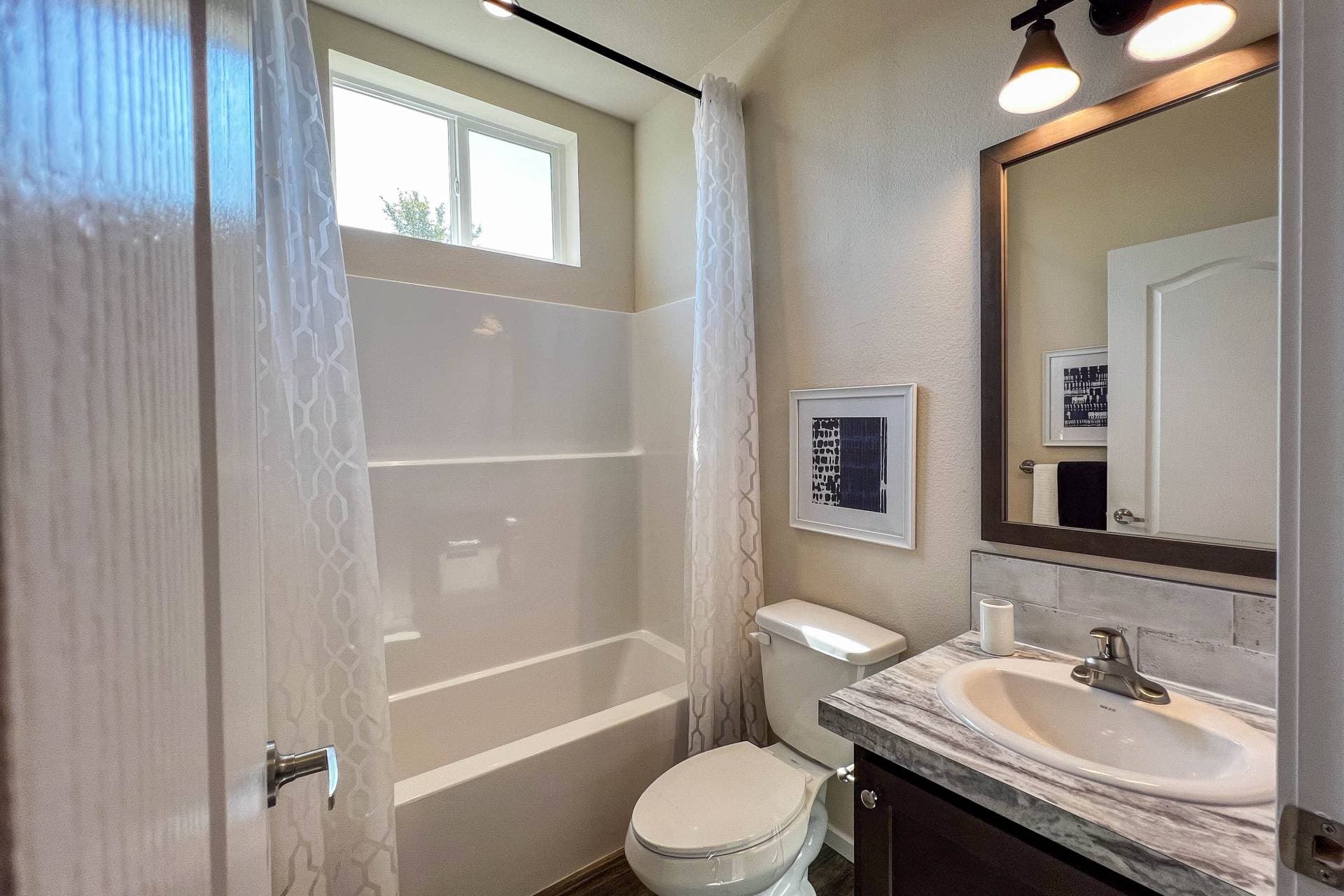 Coho 24402a bathroom home features