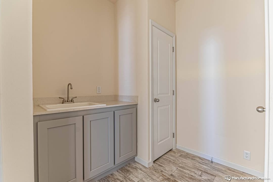 Yosemite 5643r interior home features