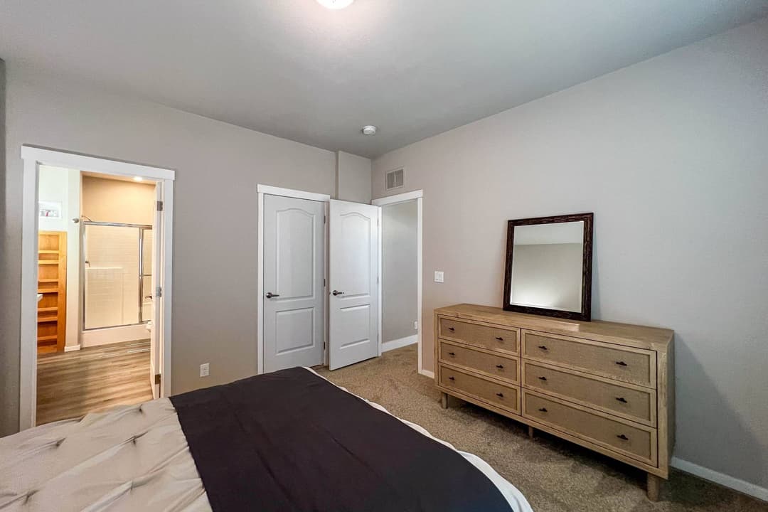 Pacific crest bedroom home features