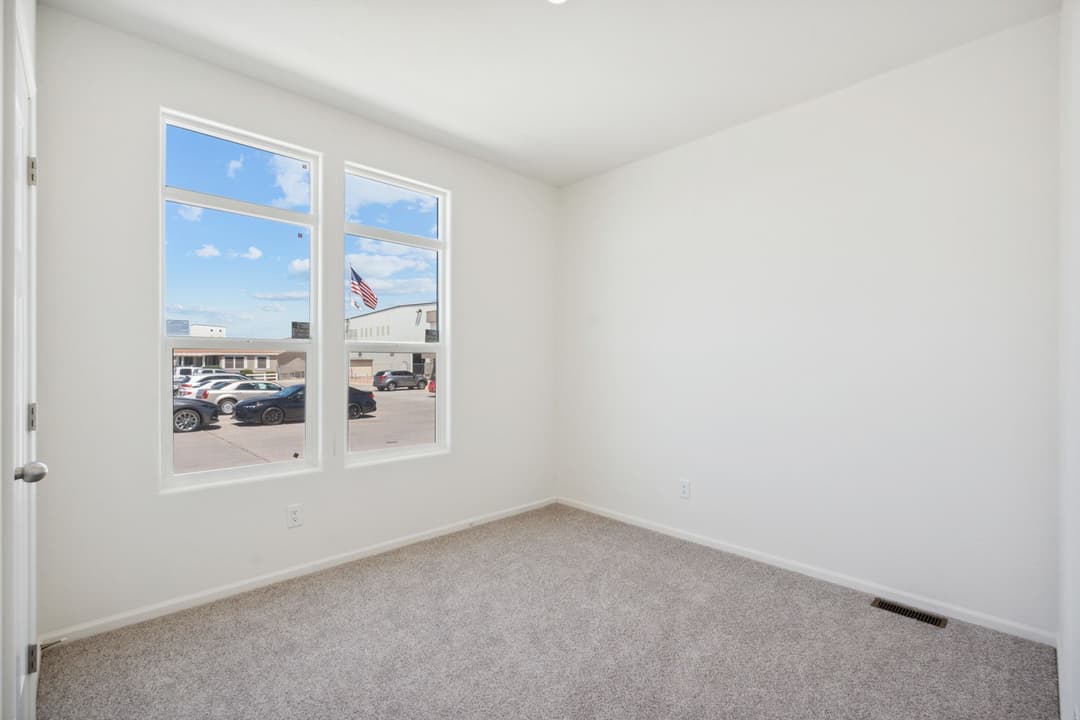 Cs2852e bedroom home features