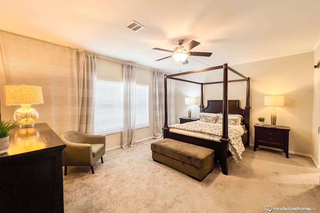 K3070a bedroom home features