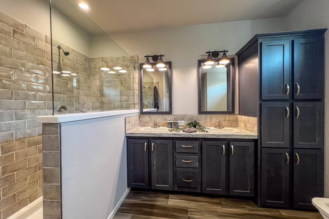 St. andrews bathroom home features