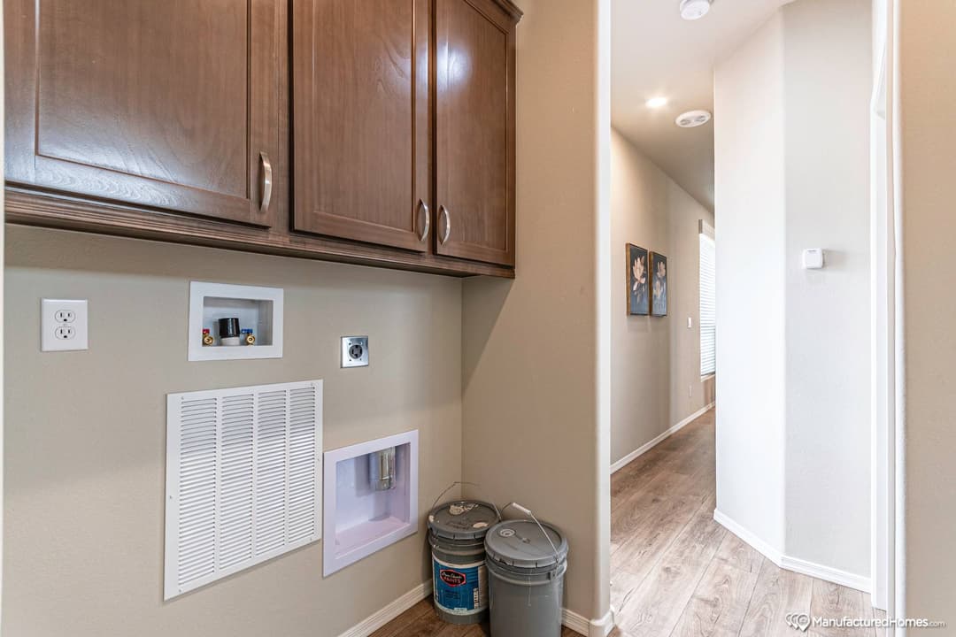 Economy plus 16582b interior home features