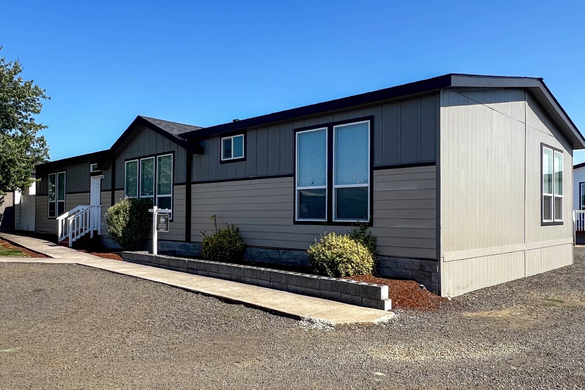 Bellingham elevation and exterior home features