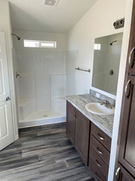 Sierra value 28603b interior and bathroom home features