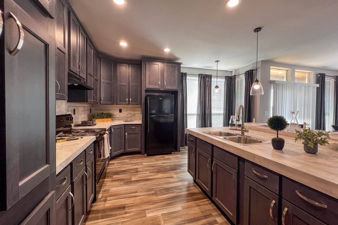 St. andrews kitchen home features