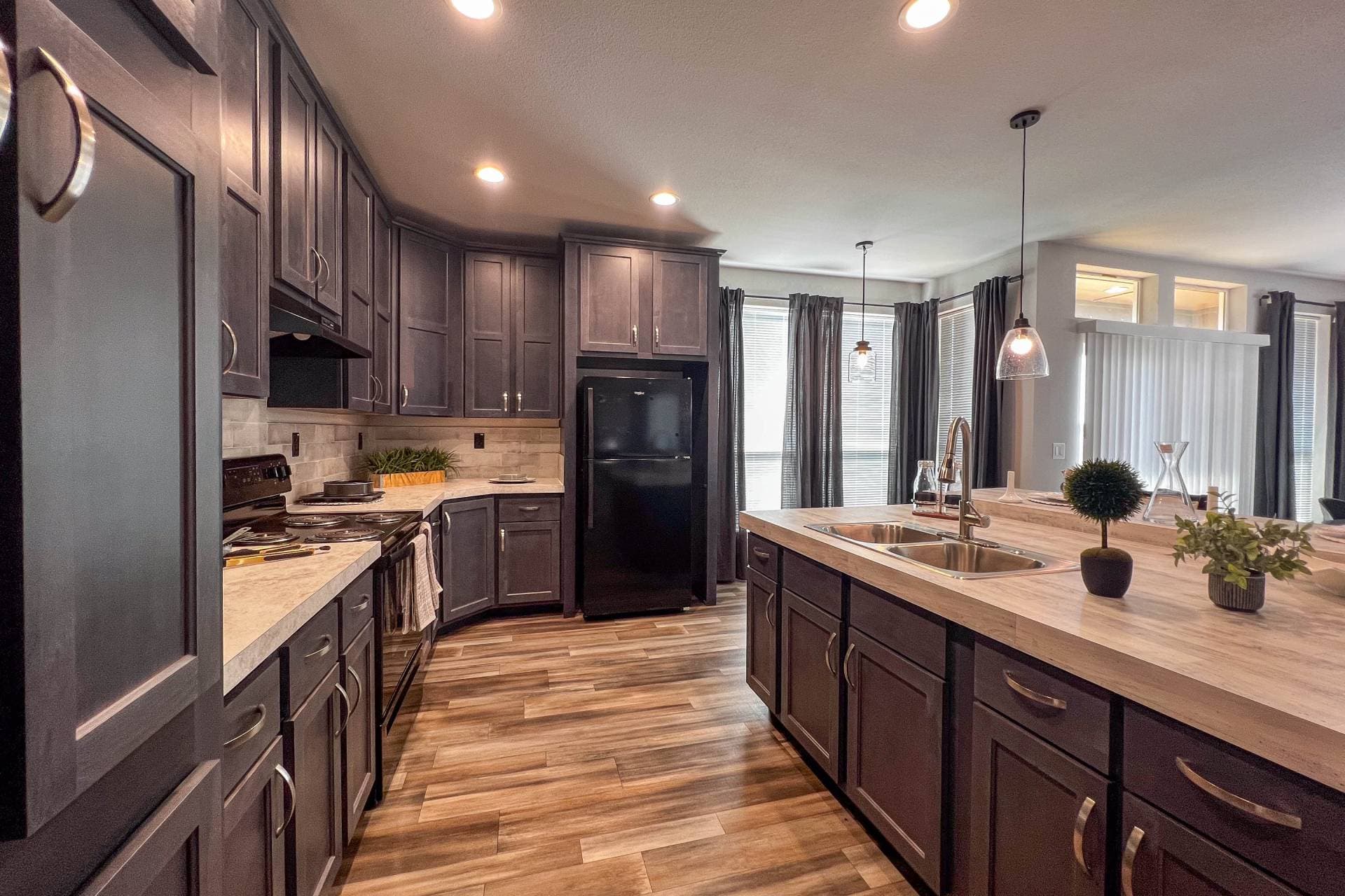 St. andrews kitchen home features