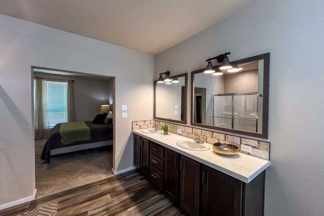 Bellingham bathroom home features