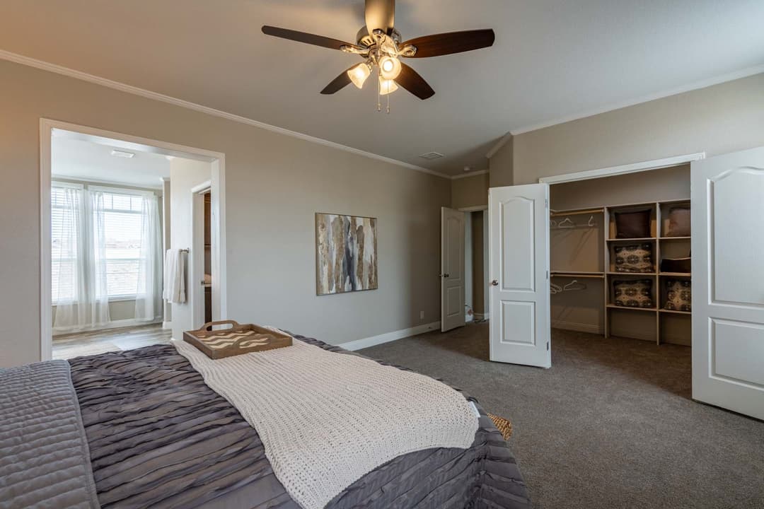 Rc3076a bedroom home features