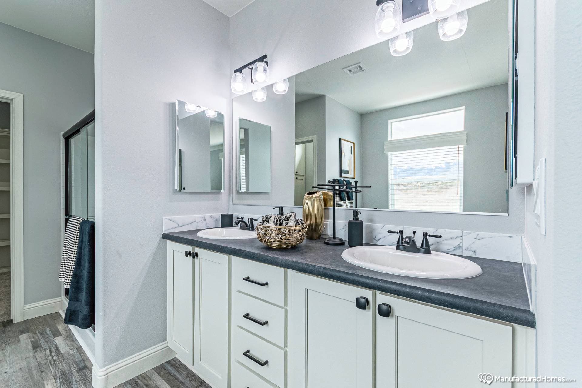 Hd3271a bathroom home features