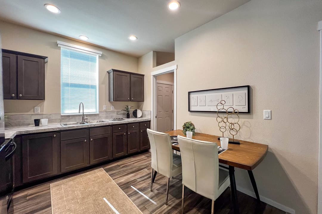 Coho 24402a interior home features