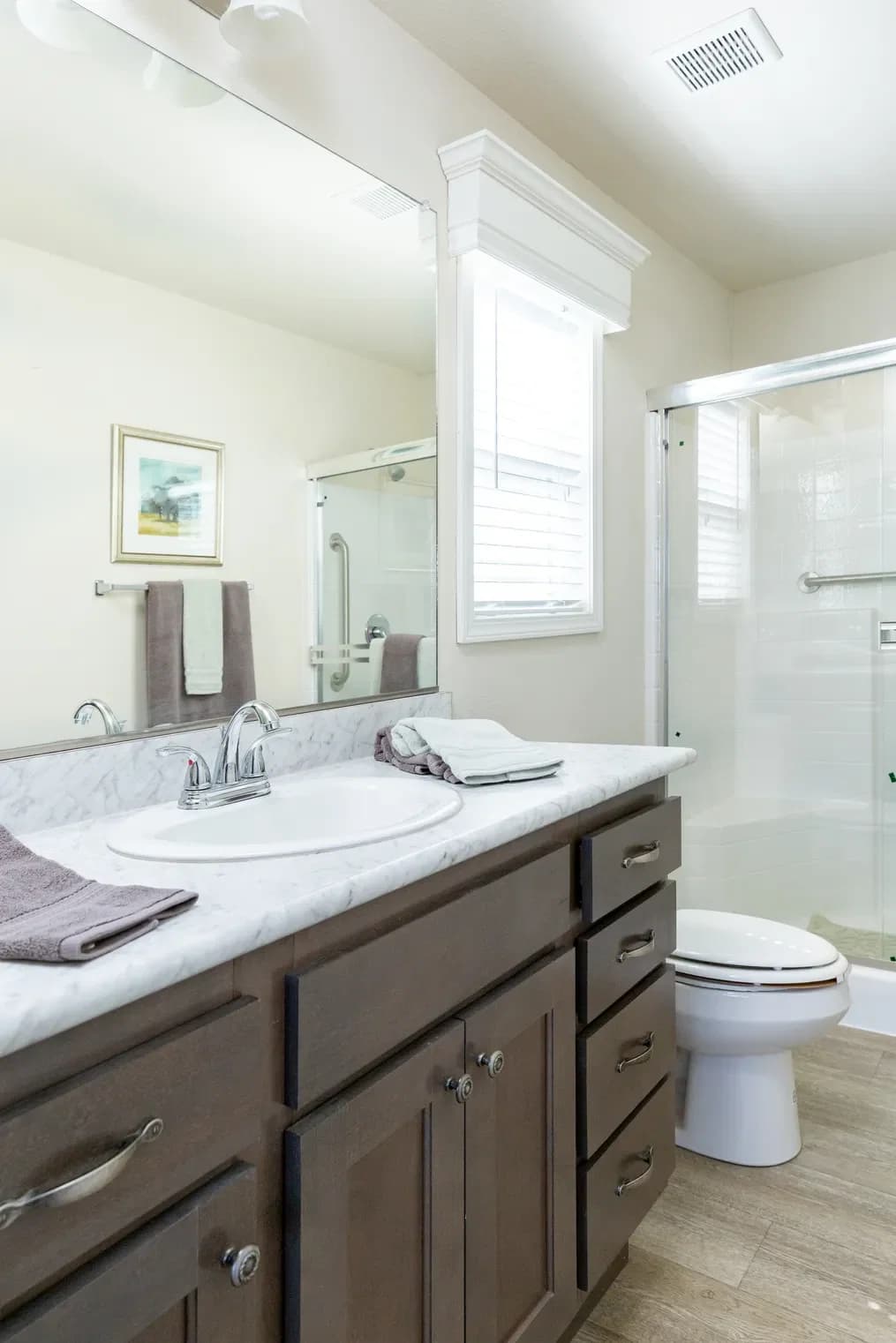 Fairpoint 27543f interior and bathroom home features