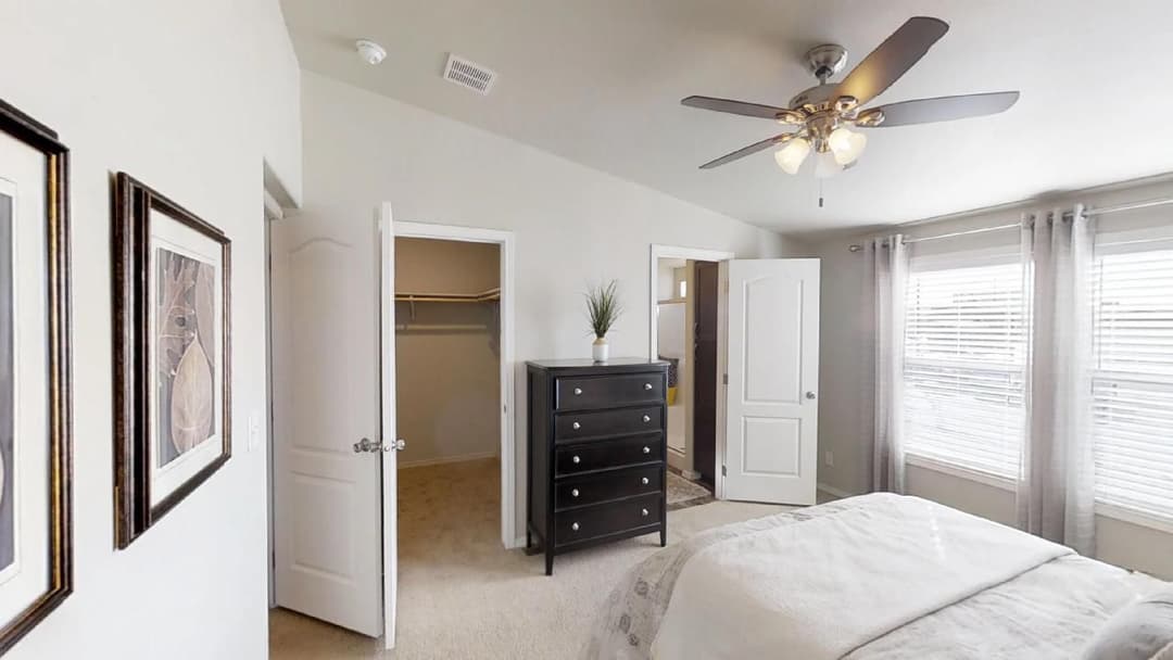 Rc3037a bedroom home features