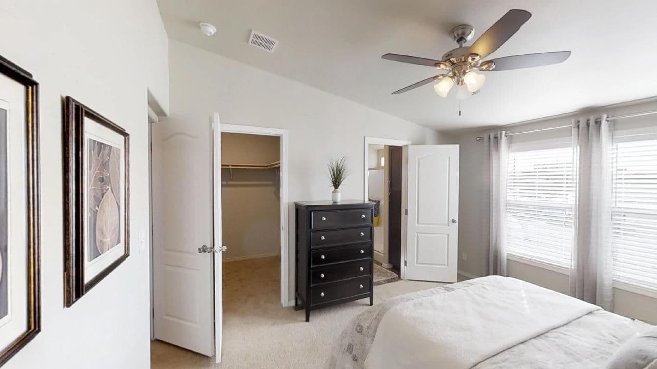 Rc3037a bedroom home features