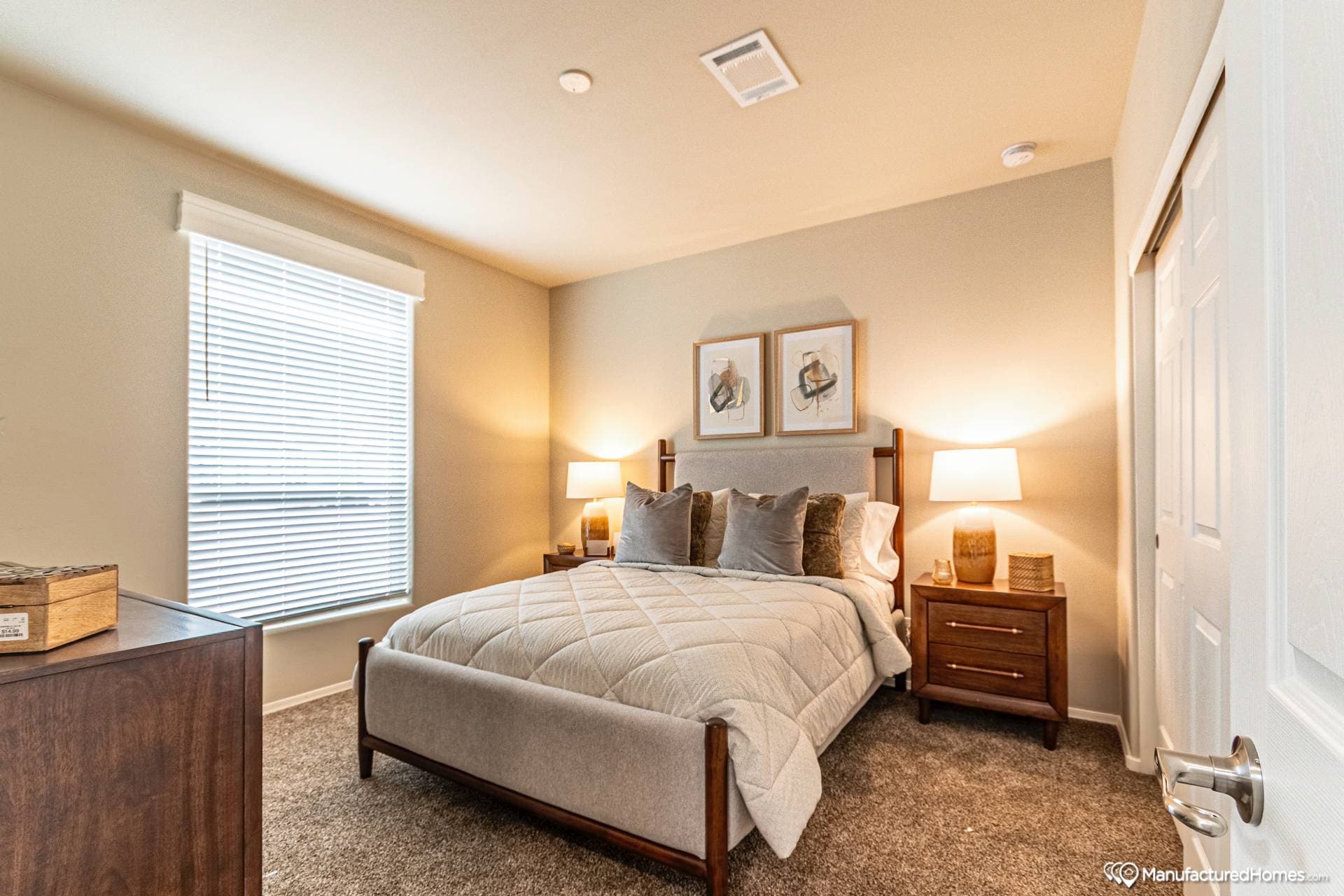 Economy plus 16582b bedroom home features