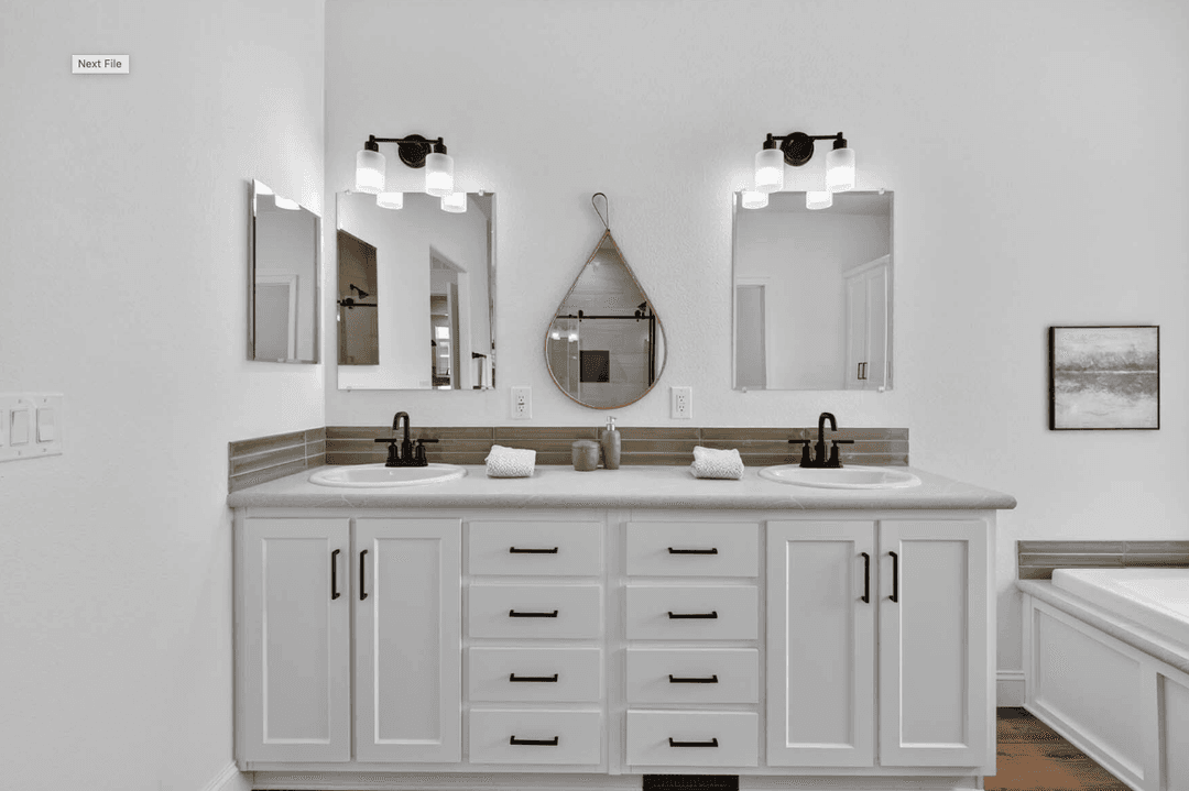 Hacienda bathroom home features