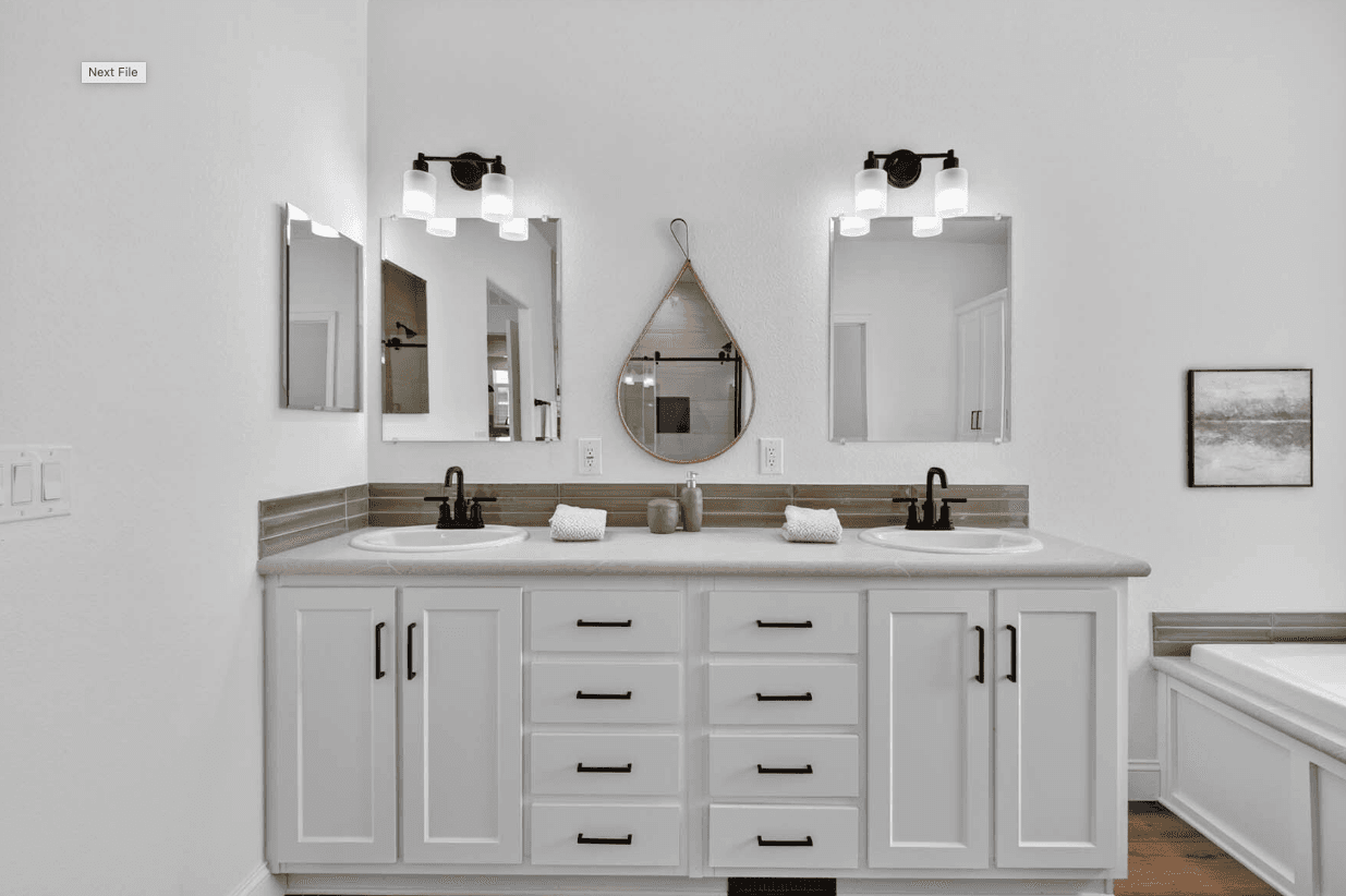 Hacienda bathroom home features