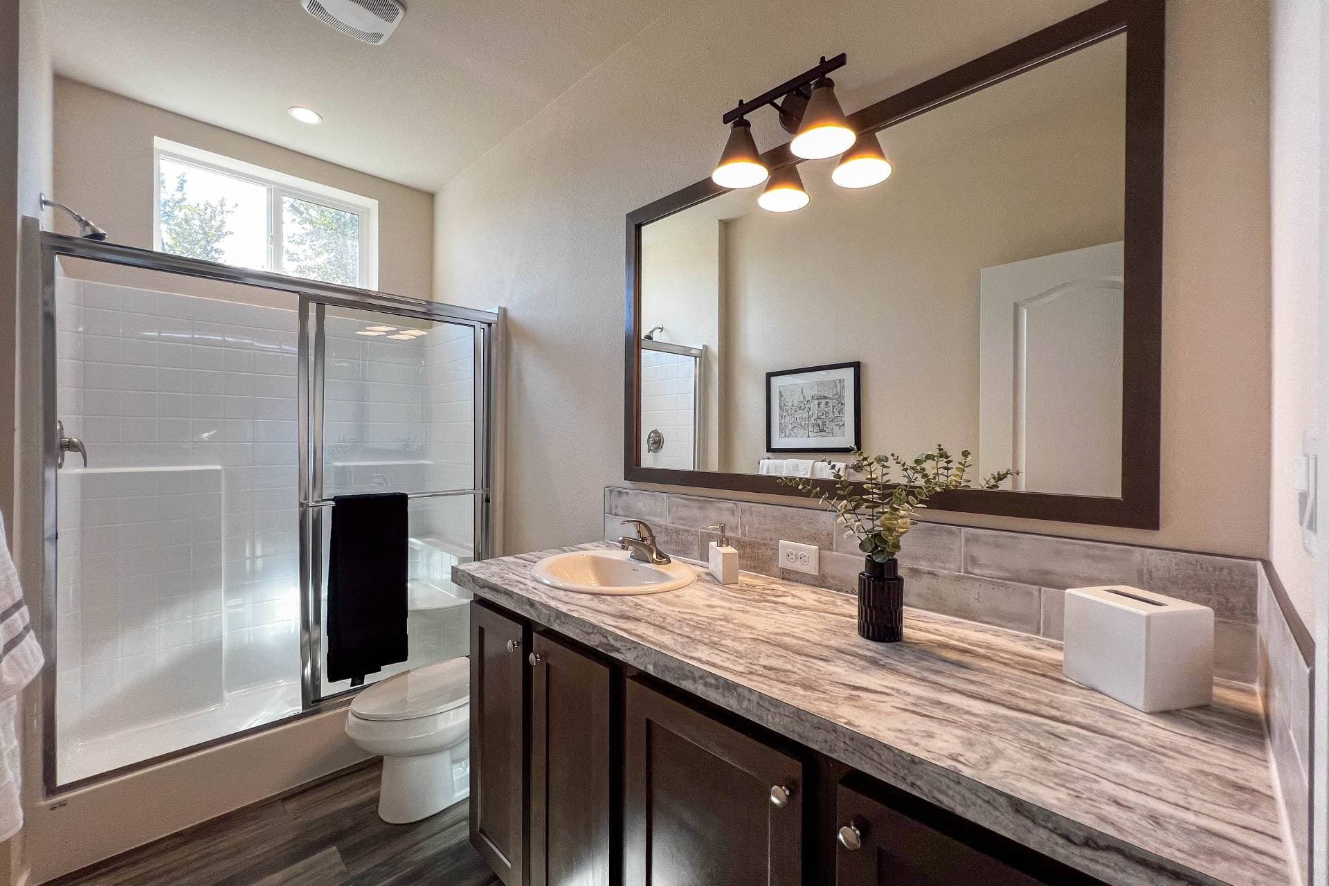 Coho 24402a bathroom home features