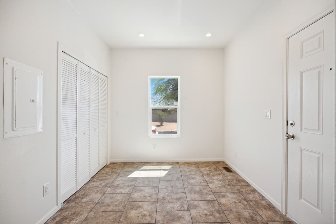 Cs2852e interior home features