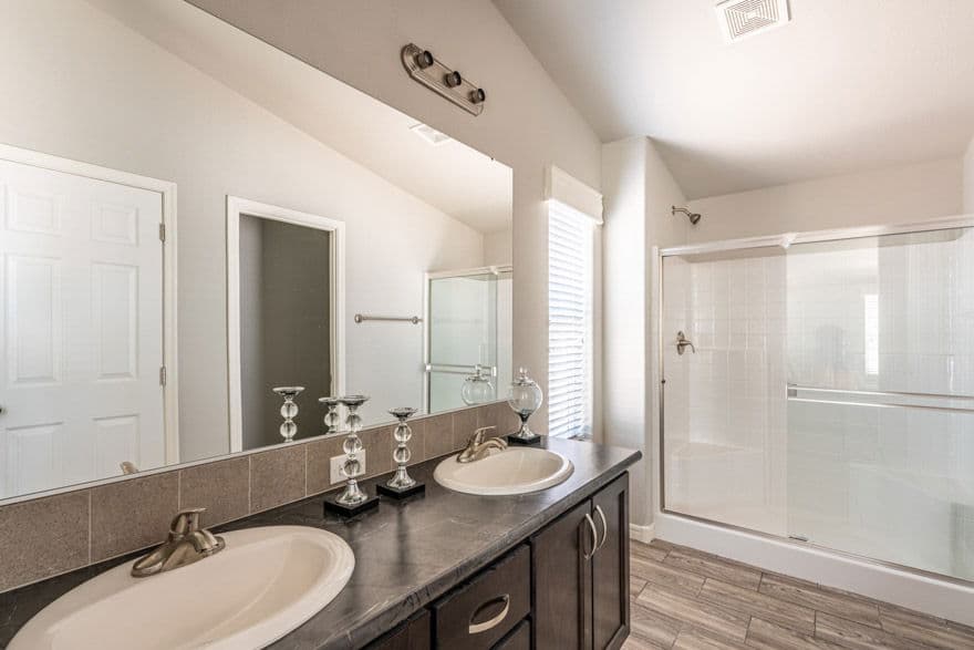 Mountain ridge 28643b bathroom and interior home features