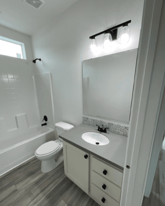 Desert ridge 28663a bathroom home features